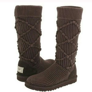 Chocolate knit UGGs!