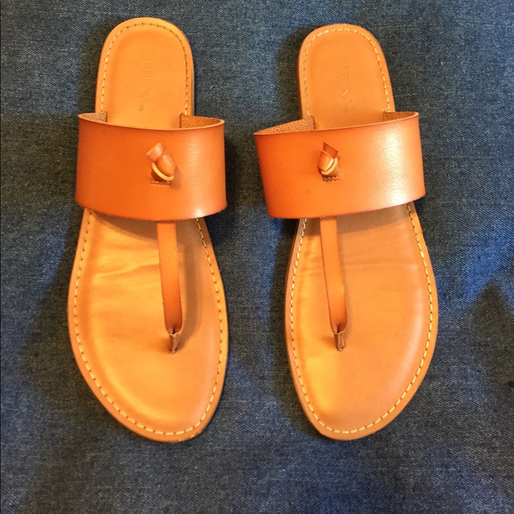 Chestnut sandals
