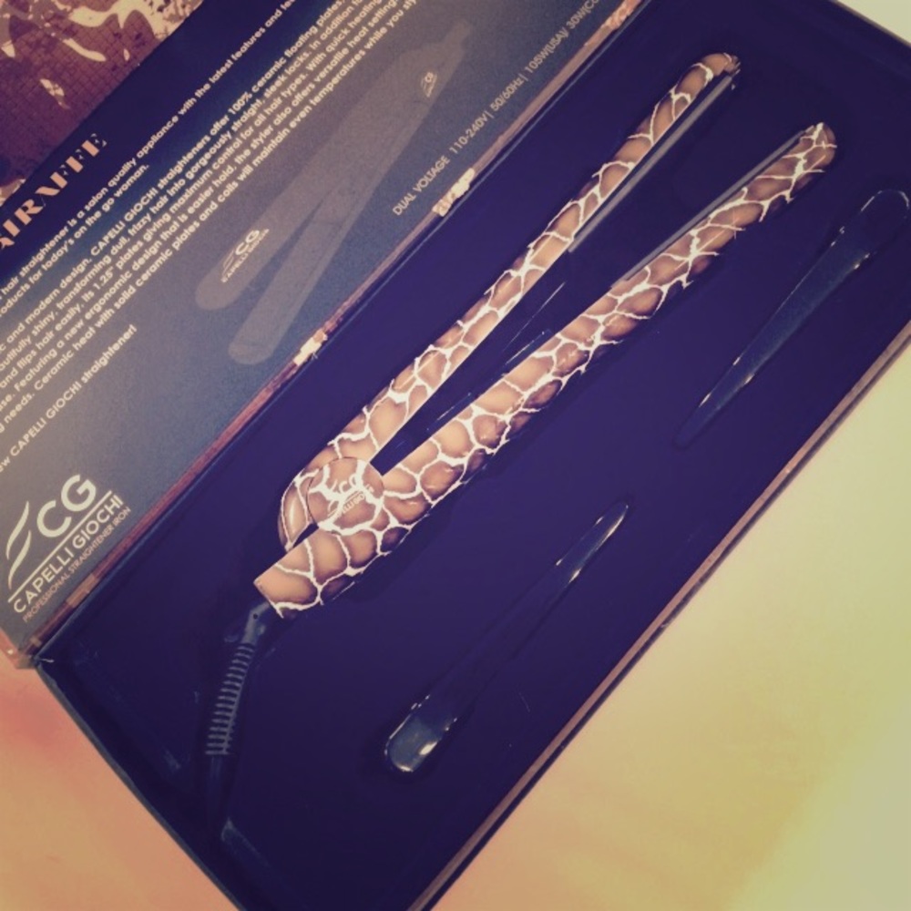 BEAND NEW CAPELLI GIOCHI FLAT IRON