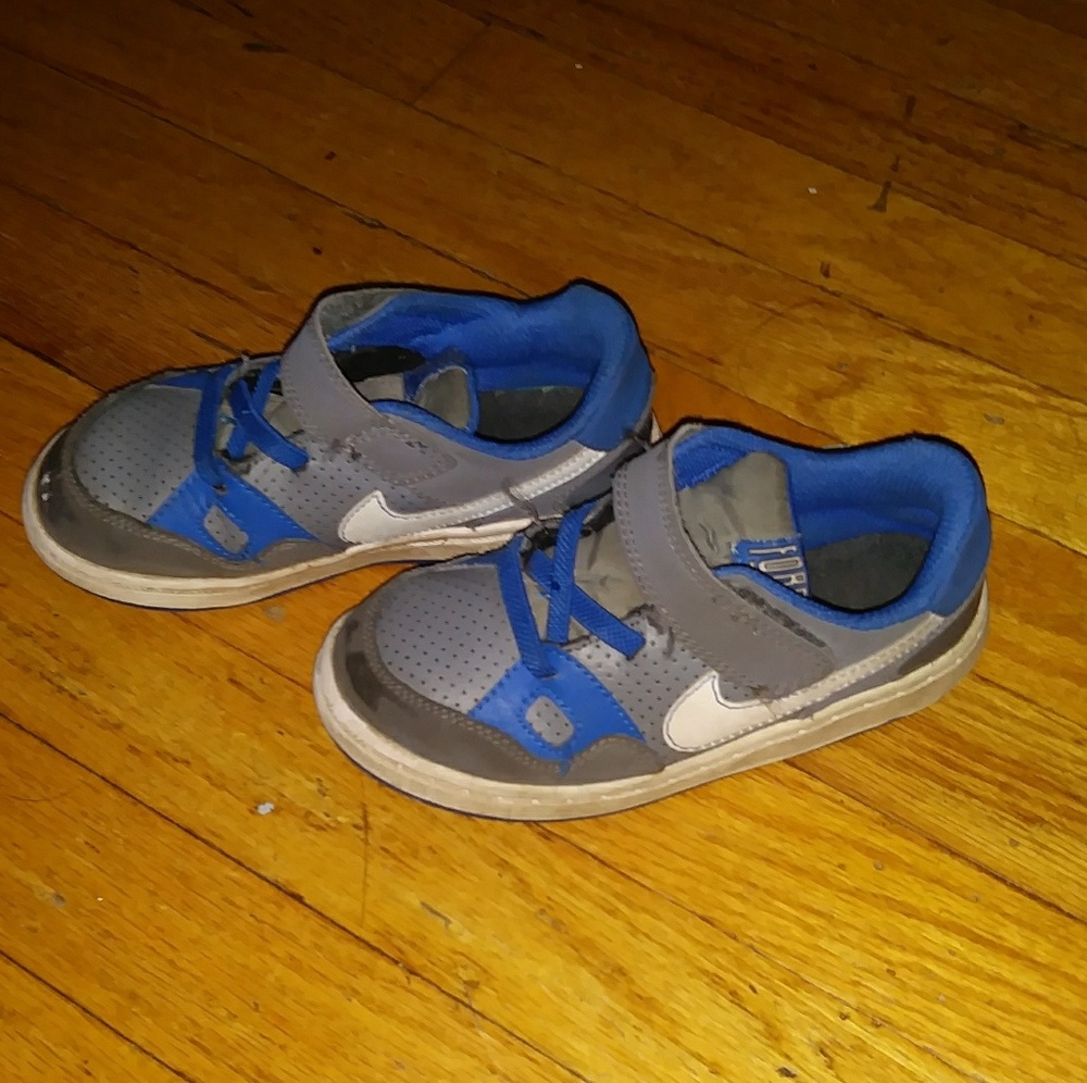 Nike Velcro shoes toddler size 9