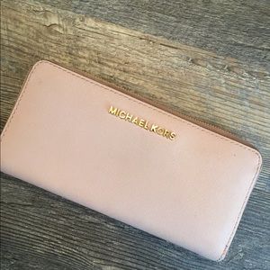 Michael Kors Zip Around Wallet
