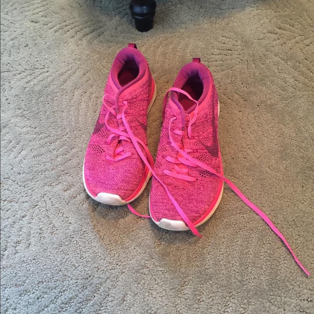 Nike tennis shoes