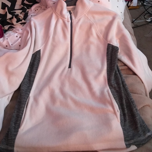 Sweaters - Comfy fleece pull over ❣️