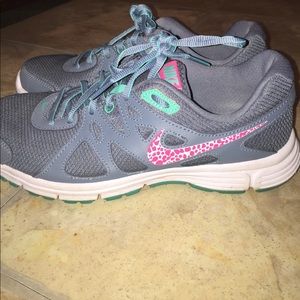 Nike sneakers.. like new!