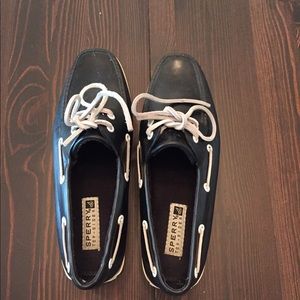 Sperry boat shoes. Waterproof rain boot material.