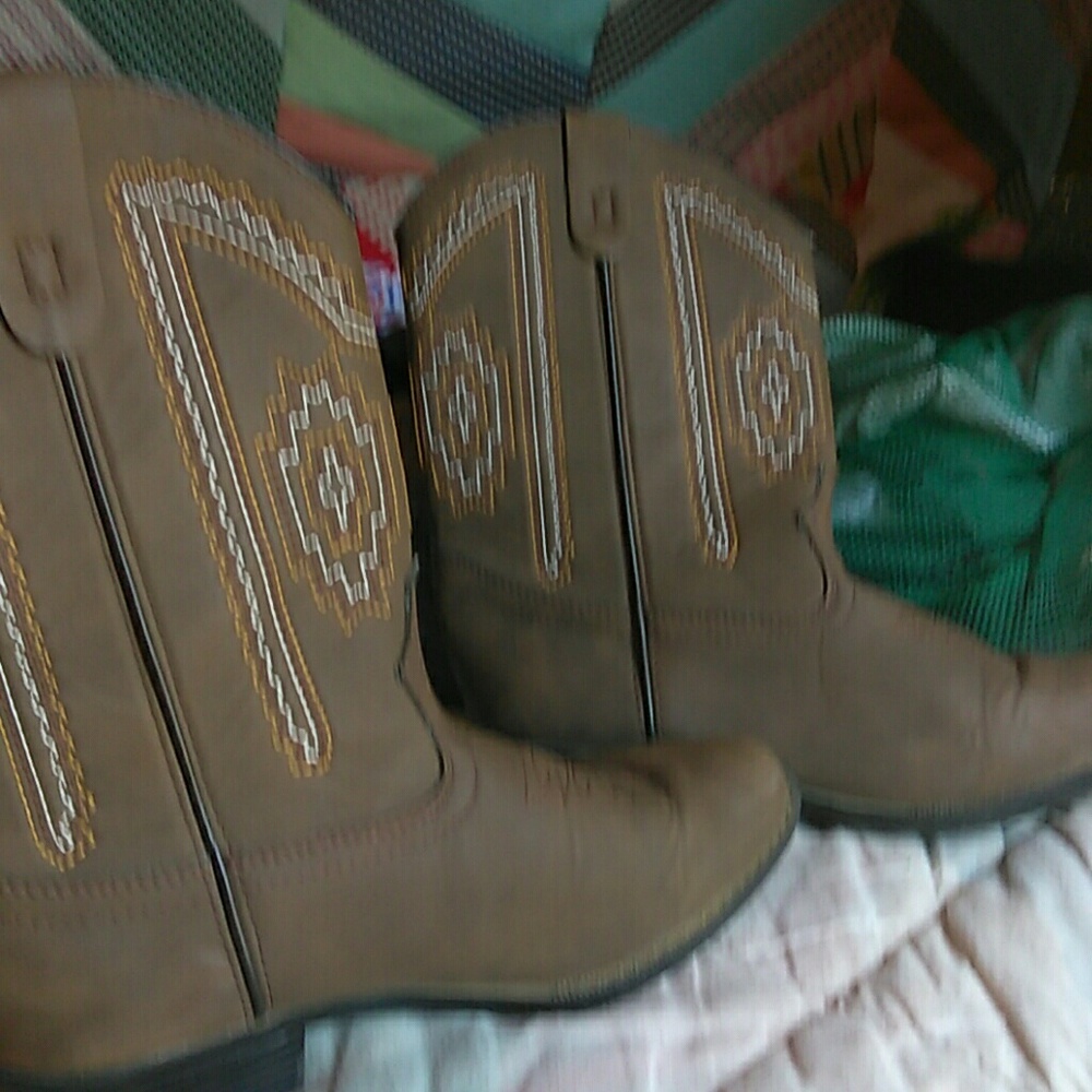 Boots - Picture 2 of 3