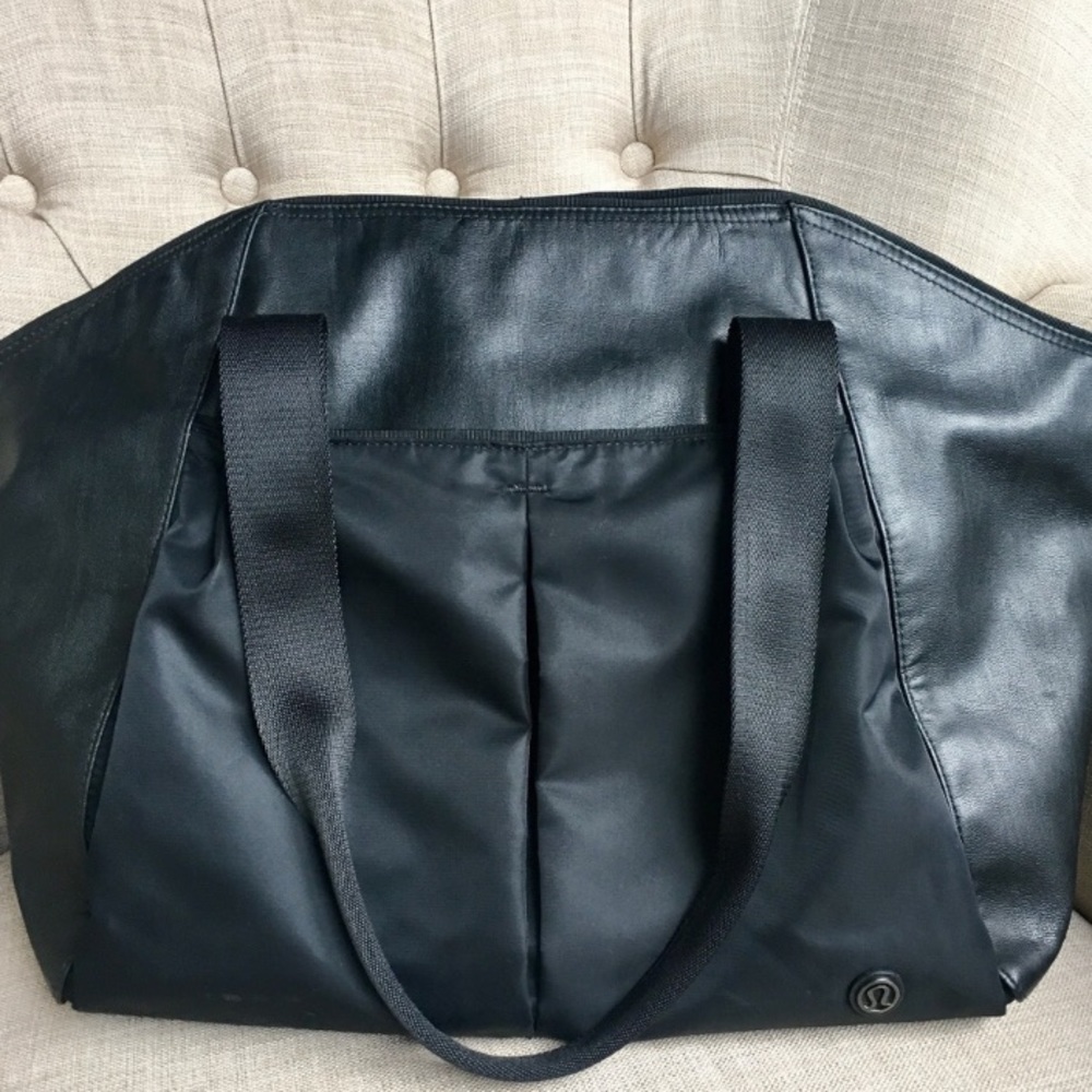 Lululemon free to be bag