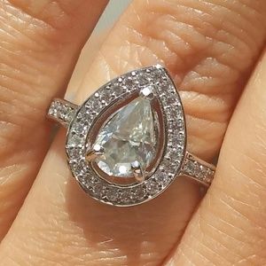 ON HOLD! moissanite 2.30ct vs1 pear shape 💍!