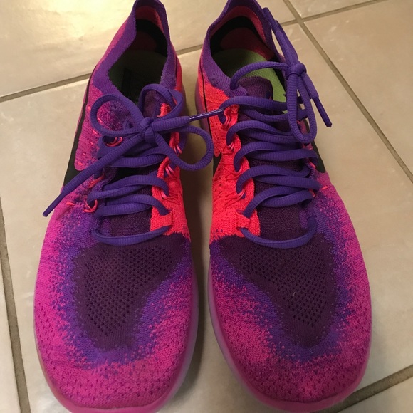 Nike sneakers ♥️♥️♥️ - Picture 1 of 4