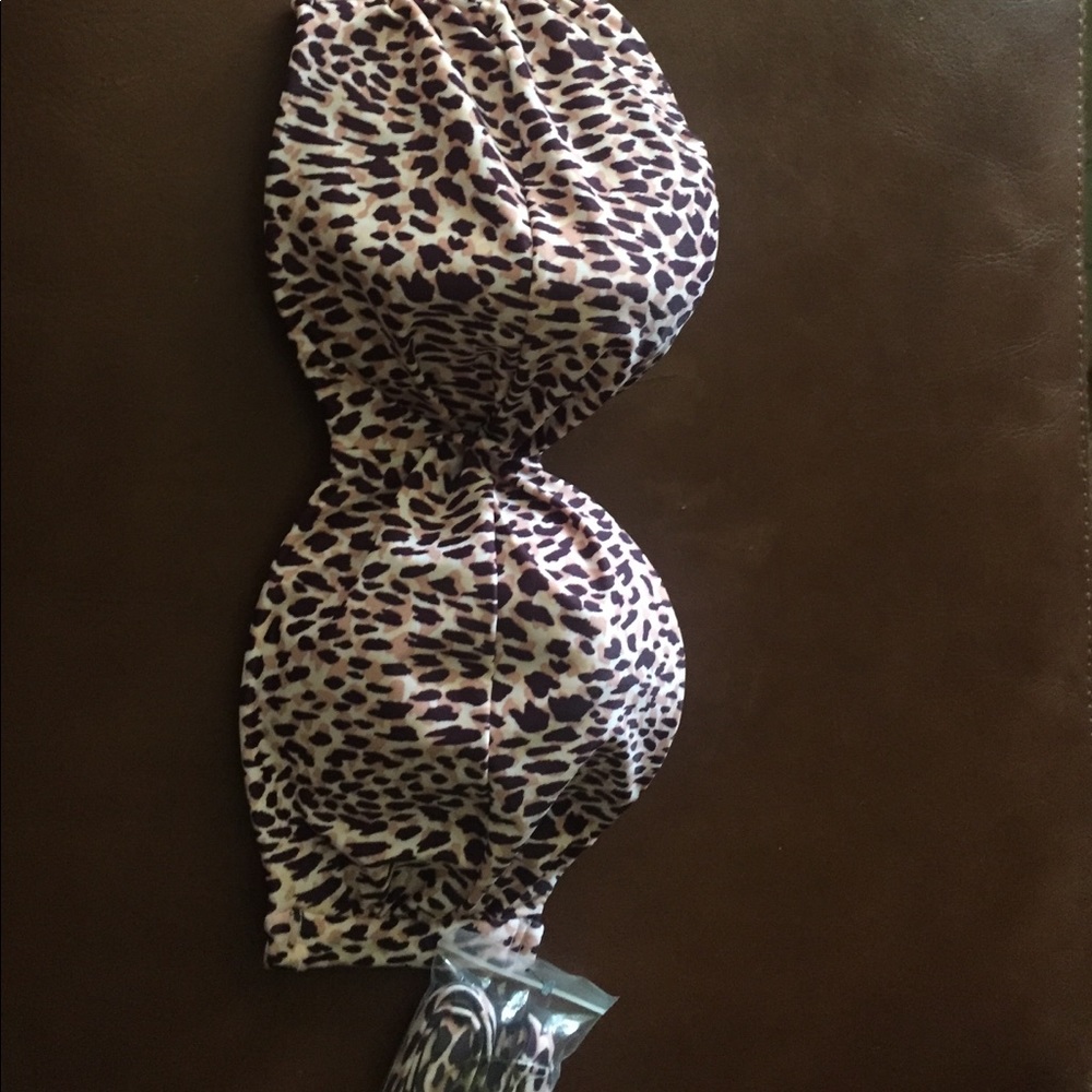 NWT Victoria's Secret 36D  pink leopard bikini top