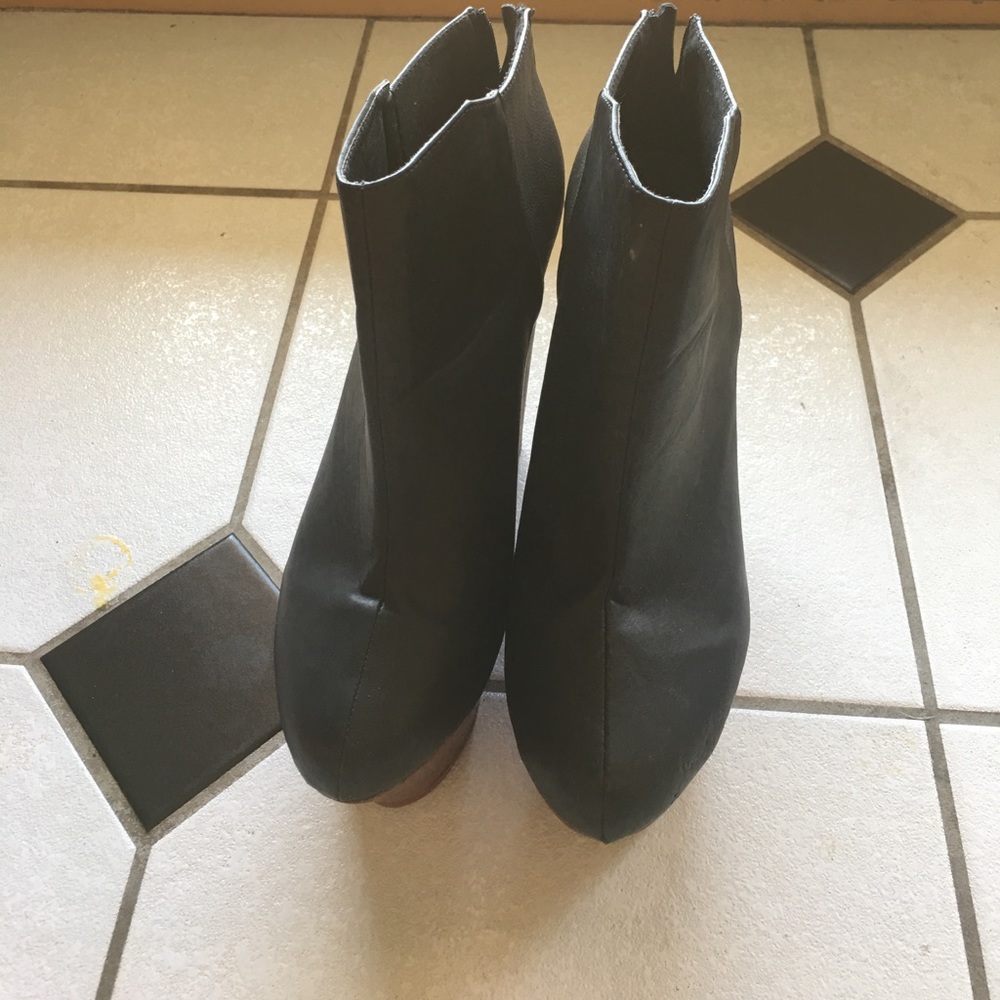 Almost new boot worn one time