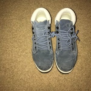 Really cute blue suede boots! ❤️❤️