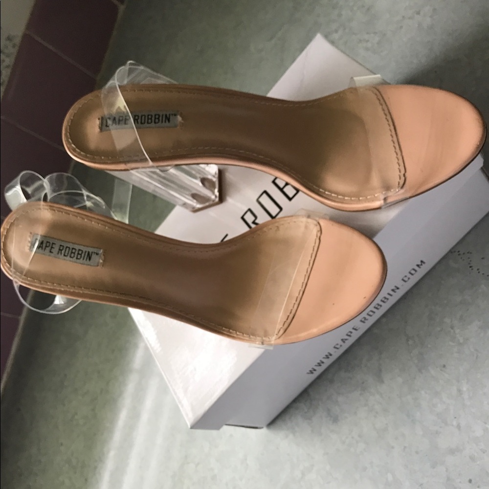 ‼️ SOLD ‼️ TRENDY CLEAR HEELS!