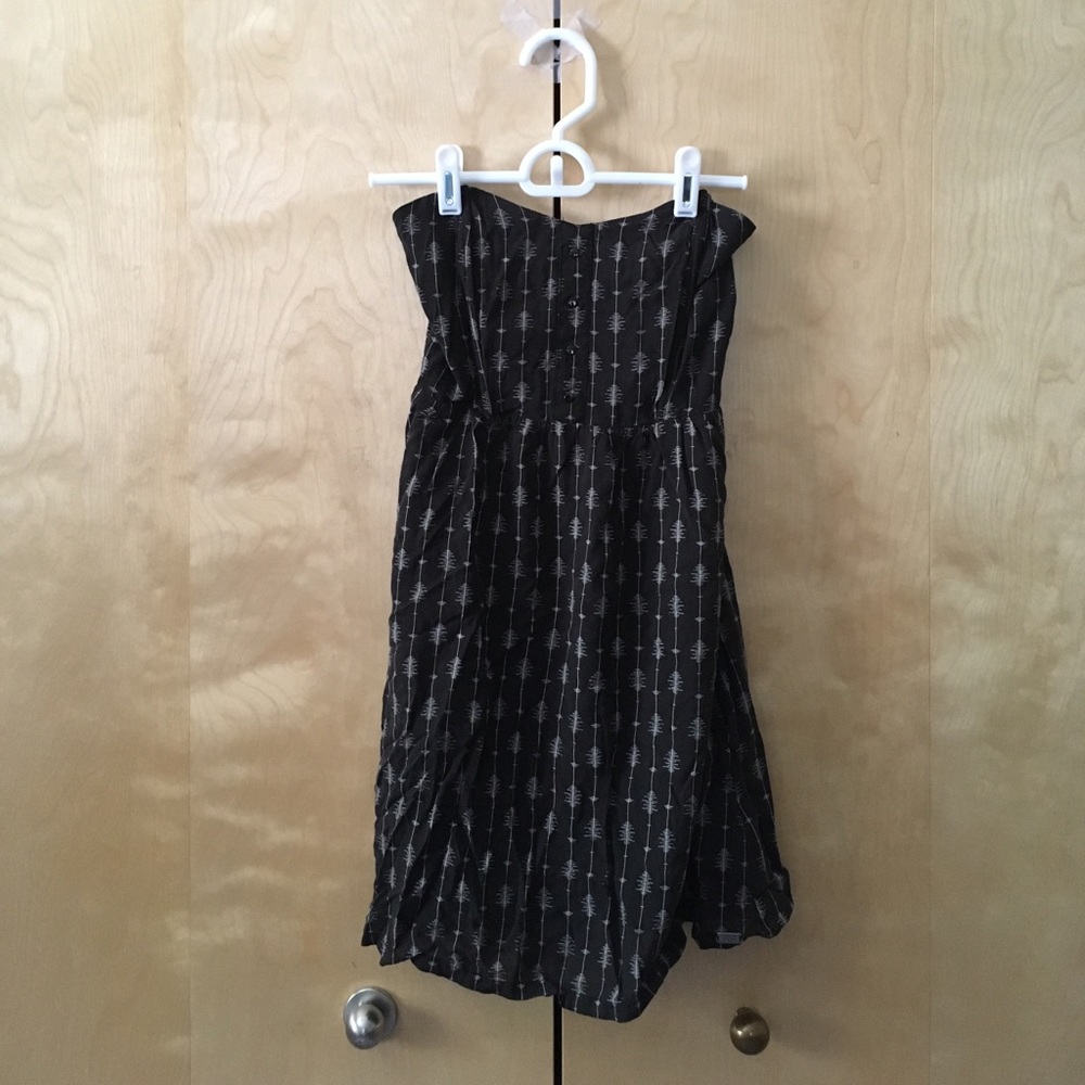 Black patterned, strapless dress