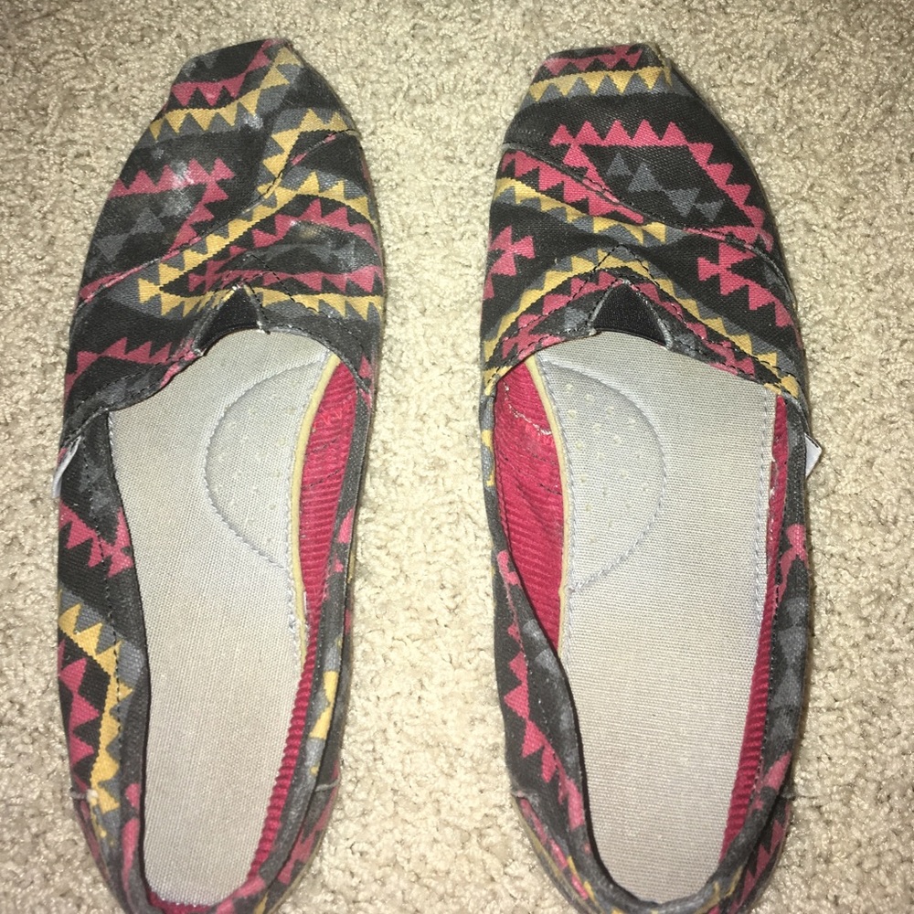 TOMS canvas VEGAN shoes with colorful geometrics