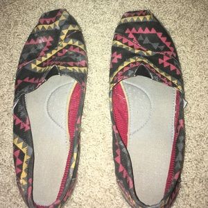 TOMS canvas VEGAN shoes with colorful geometrics