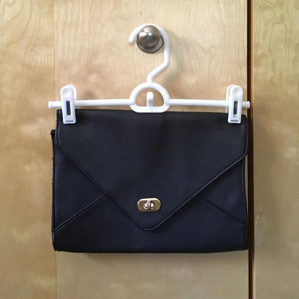 Black clutch