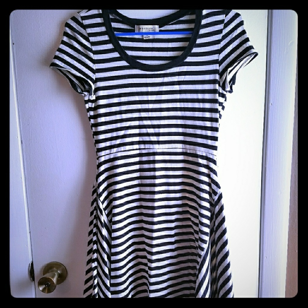 DRESS - Picture 2 of 3