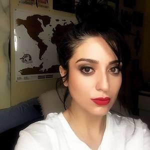 Meet your Posher, Elena