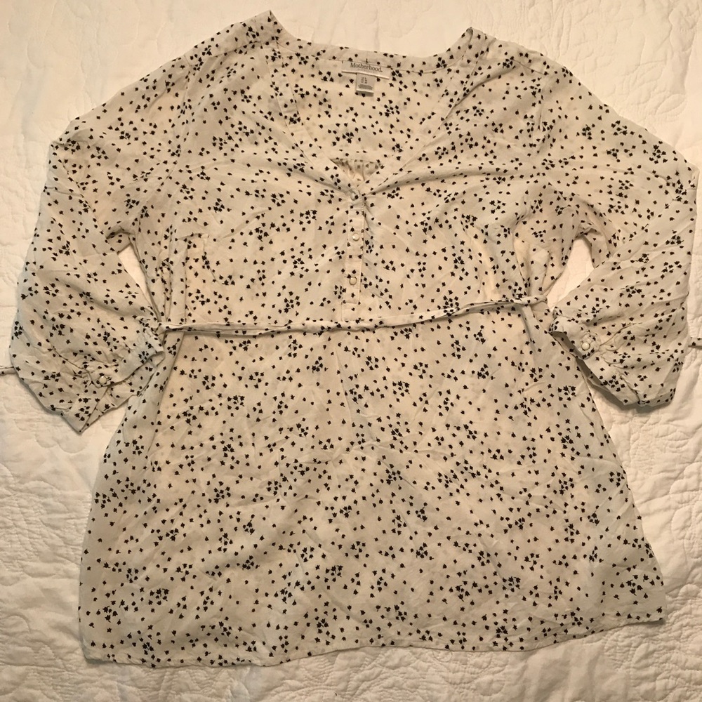 Flowered maternity blouse