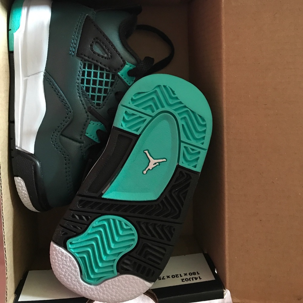 Jordan 4 retro TODDLER SIZE 5 , UK 3.5 , EUR 19.5
