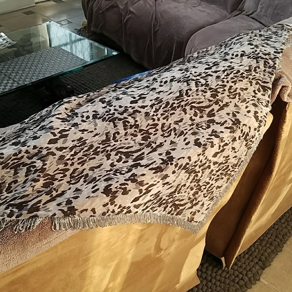 ❤️ Bead embellished scarf ❤️ - Picture 3 of 4