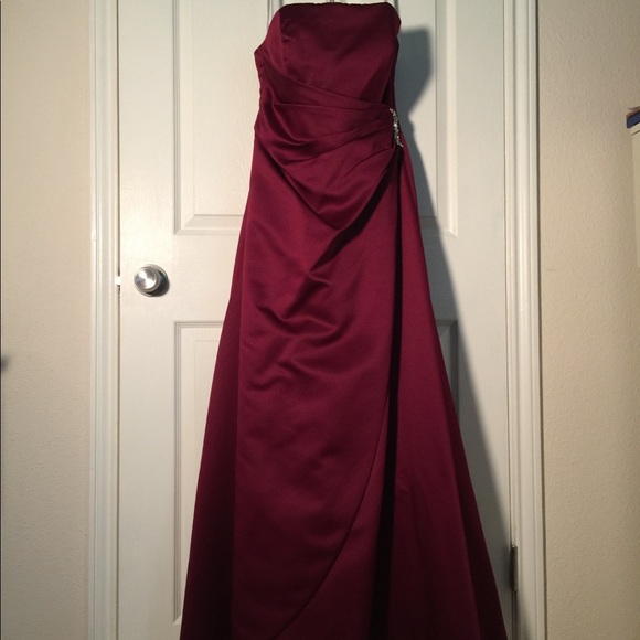 David's Bridal Dresses & Skirts - David's Bridal formal gown - size 10