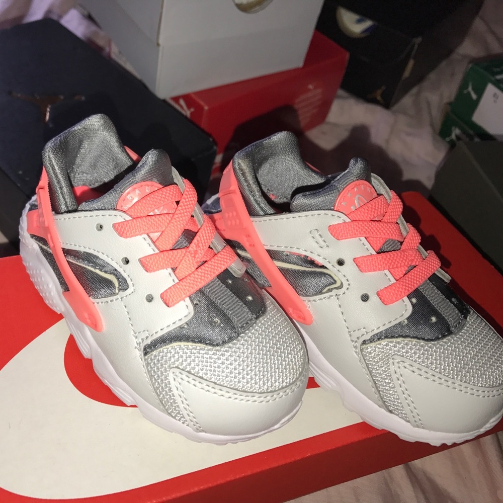 Nike Toddler Huaraches BRAND NEW