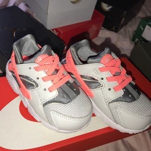 Nike Toddler Huaraches BRAND NEW