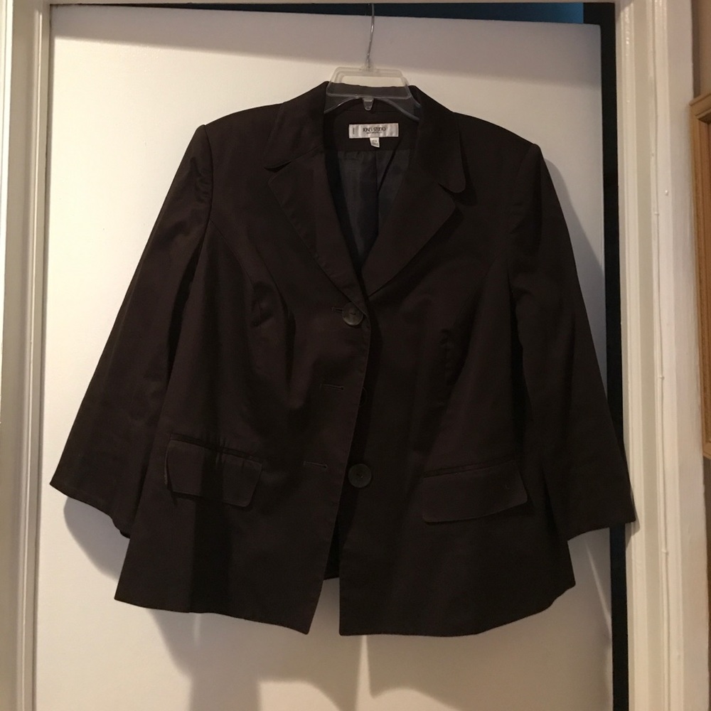 Brown 3/4 slit sleeve.