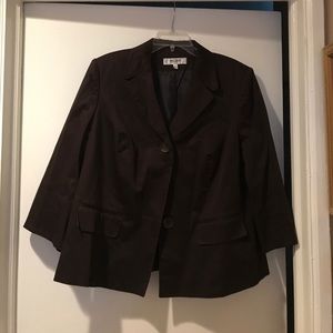 Brown 3/4 slit sleeve.