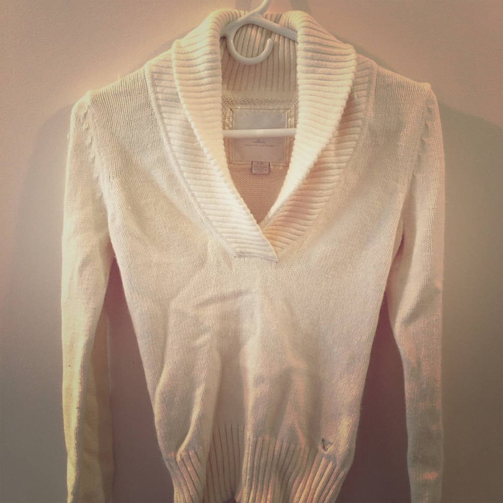 American Eagle White Sweater