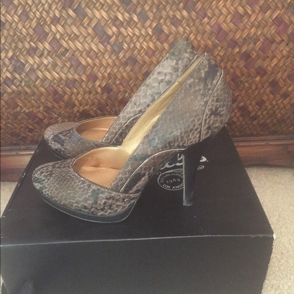 Pumps - Picture 2 of 3