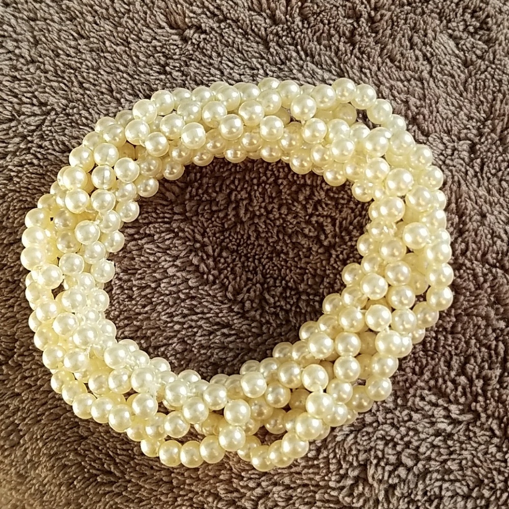 ❤️ costume jewelry pearl bracelet ❤️ NWOT