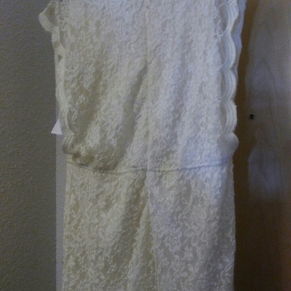 Lace dress with lining