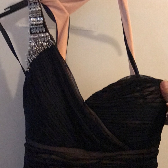 A long gown dress - Picture 2 of 3