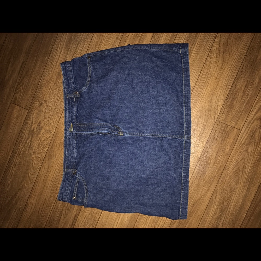 Old Navy Jean Skirt. does not have size tag.. (14)