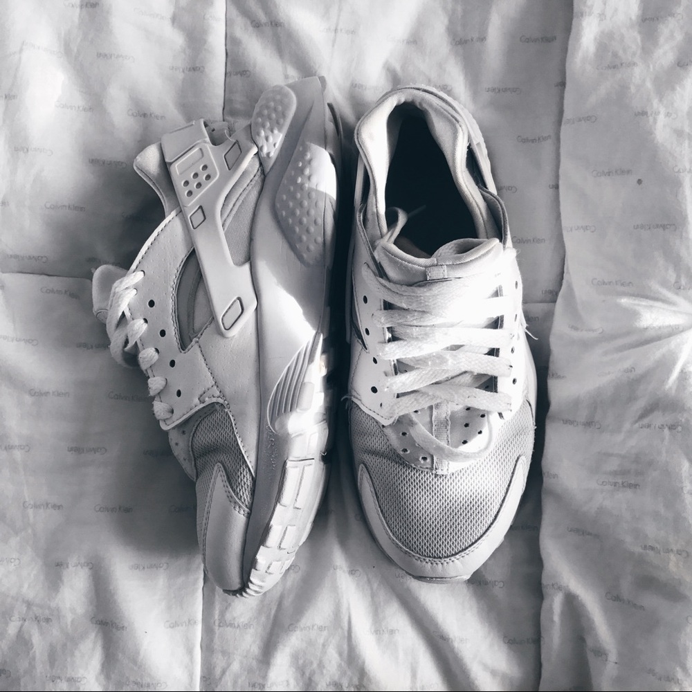 all white nike huaraches