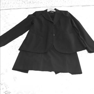 A Pea in the Pod Size Medium Maternity Suit