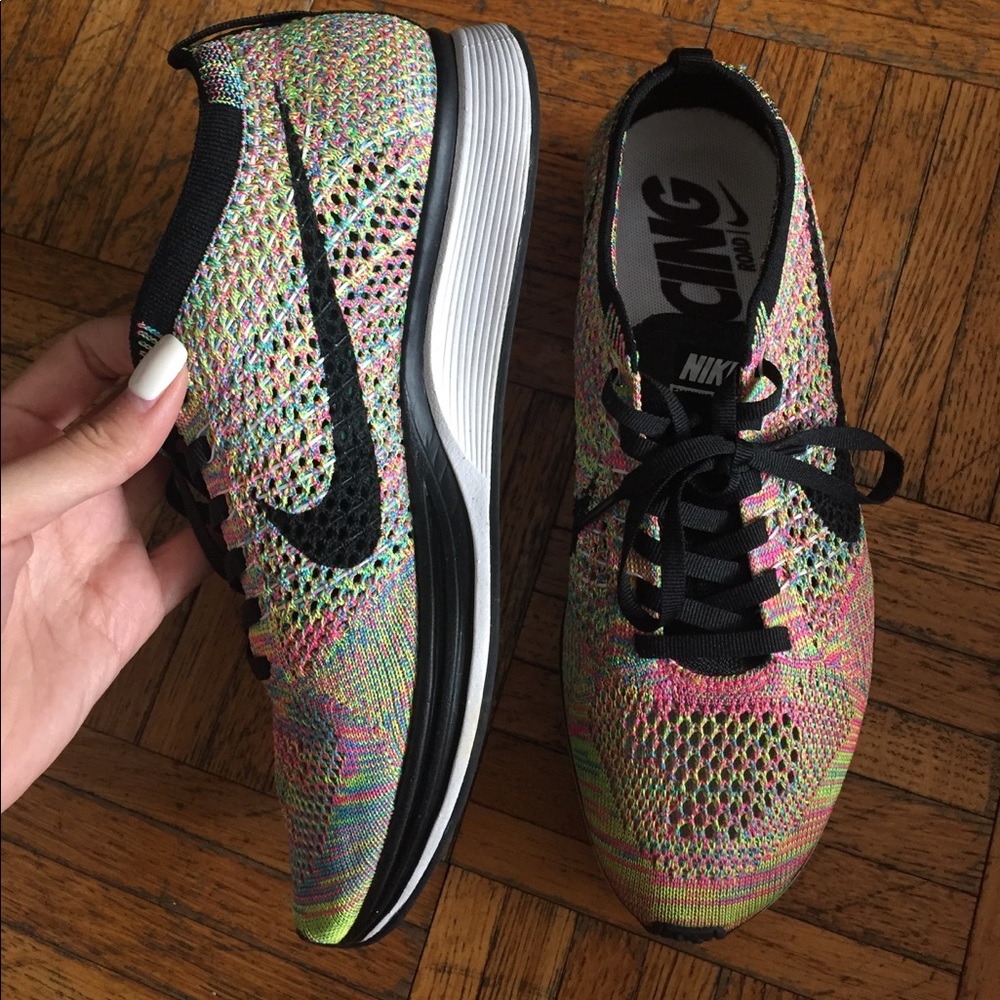 Nike Flyknits Racers - Picture 2 of 5