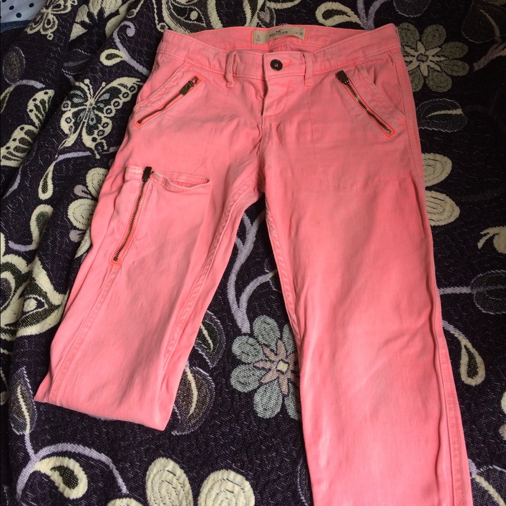 Hollister pink cargo pants with zippers