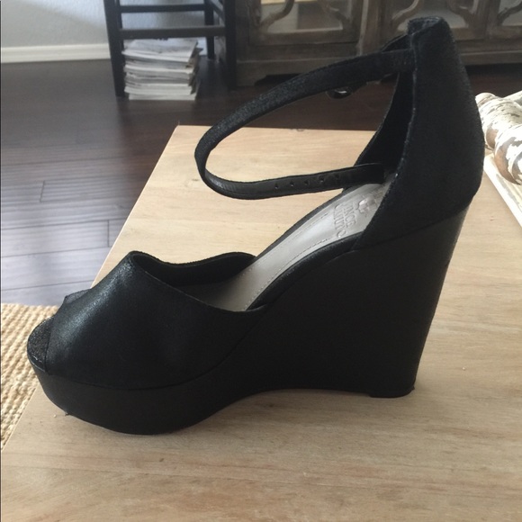 Vince Camuto platform shoes - Picture 3 of 7