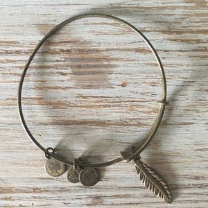 Feather alex & Ani