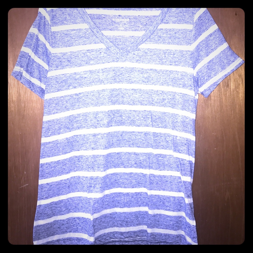 Old Navy V-neck tee