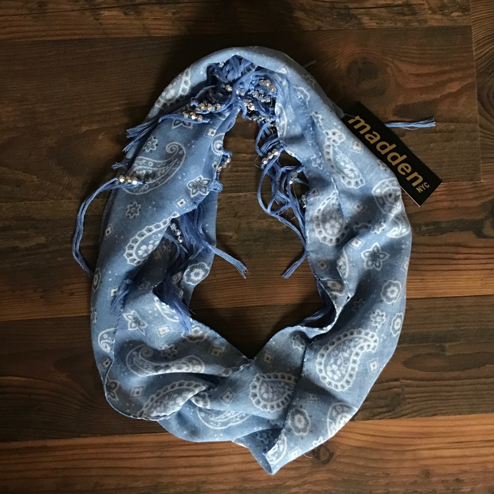 ✨3 for $10✨NWT Blue Paisley Beaded Scarf