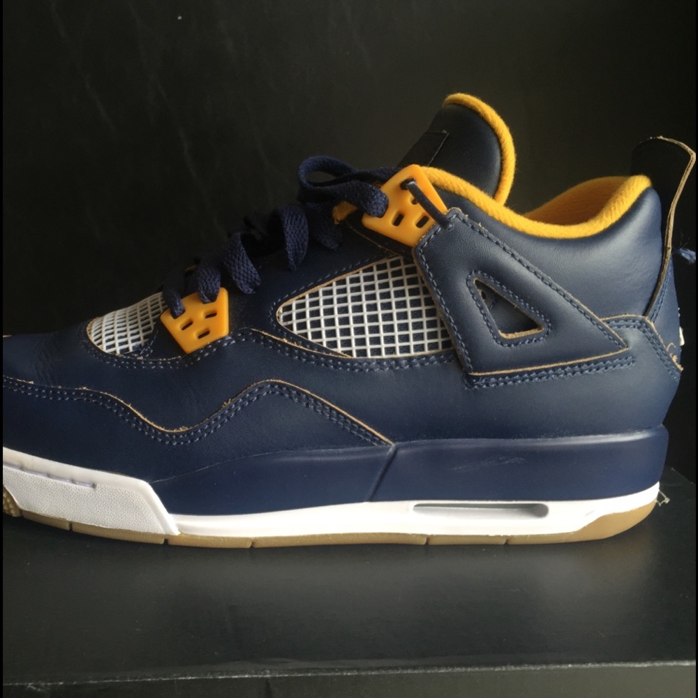 Air Jordan 4 dunk from above