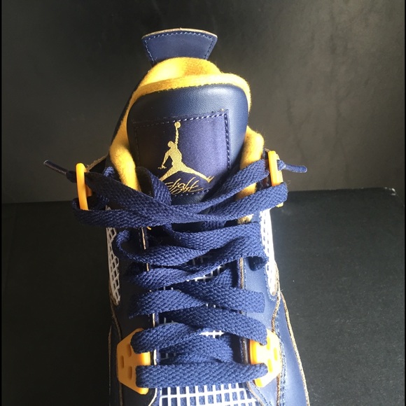 Air Jordan 4 dunk from above - Picture 2 of 4