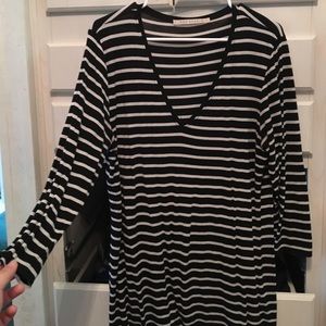 Long Sleeve Black and white striped V-Neck