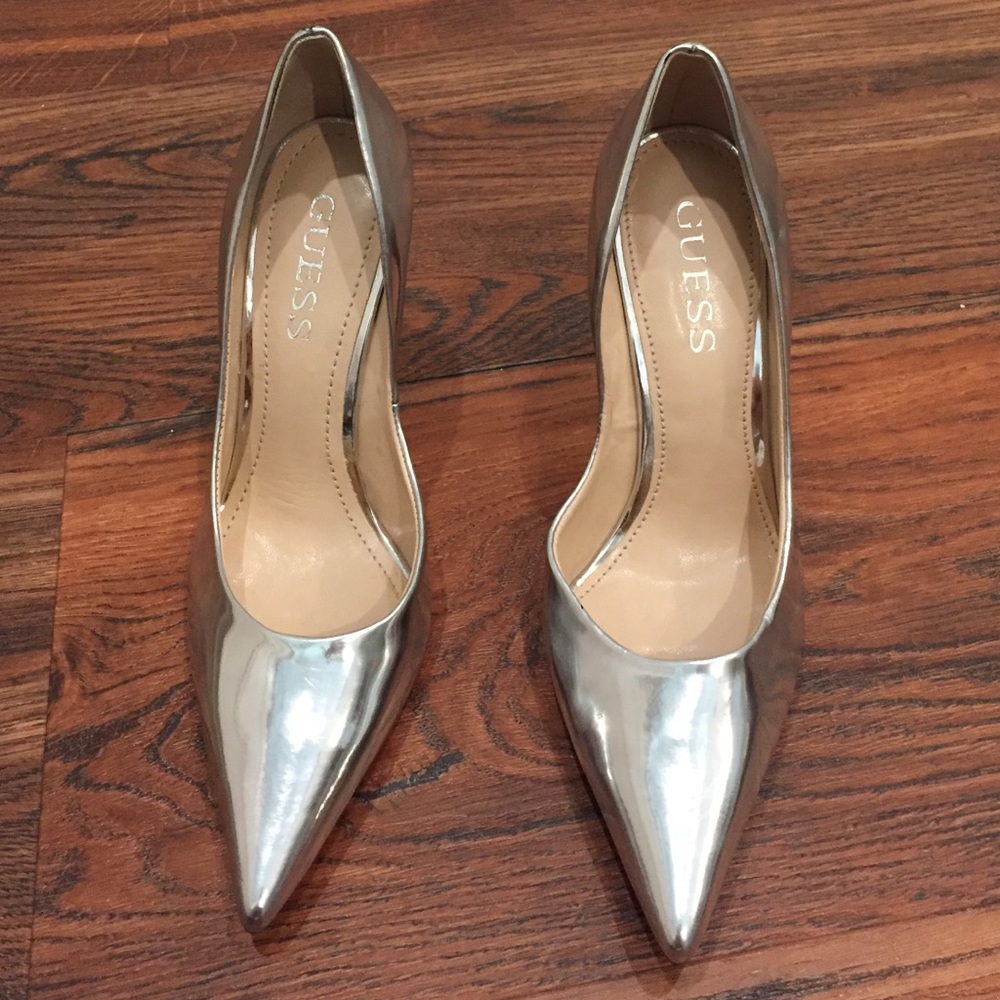 Guess Carrie Pump