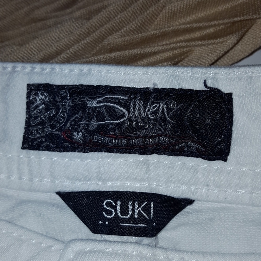 Silver Brand, White Capri Pants. Suki fit.